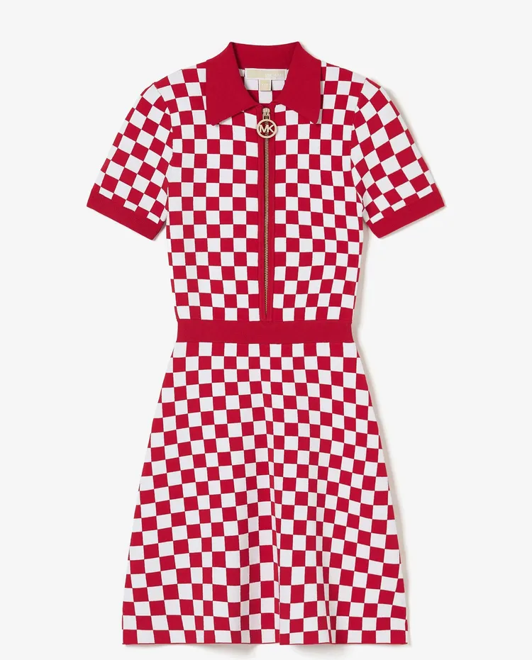 新年膠囊系列紅色格紋翻領洋裝，1萬8800元。品牌提供