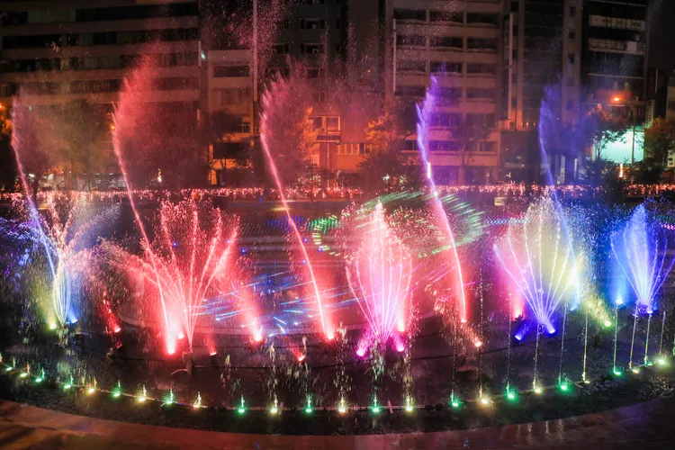 柳川水舞燈光秀。台中市政府提供