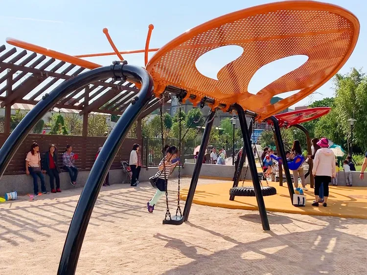 鶯歌永吉公園蝴蝶鞦韆。景觀處提供