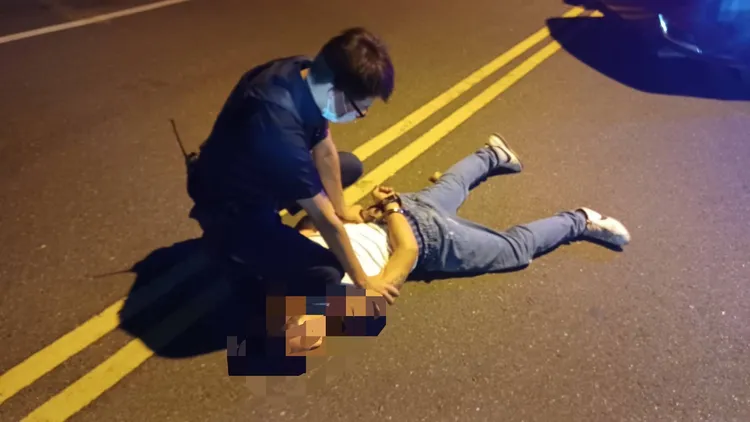 警方獲報後，組成專案小組追查，並在冬山鄉將人車攔下，制伏張男救出江女。讀者提供