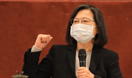 捍衛國安無可迴避！　蔡英文做困難決定稱「能戰才能止戰」