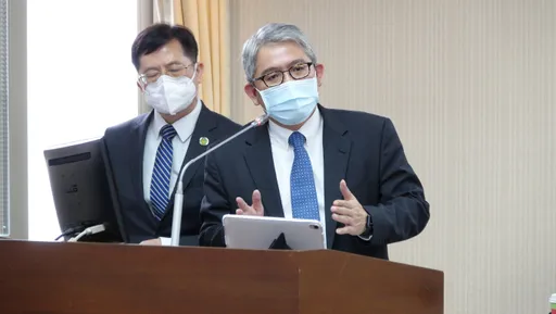 被高嘉瑜嗆「不適任」怒暫離質詢台 花敬群再曝心情:該反駁還是要反駁