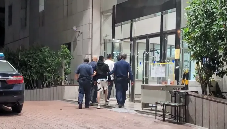 警方在事發1小時逮捕顏姓、賴姓2人，並擴大追查其他在逃嫌犯。讀者提供