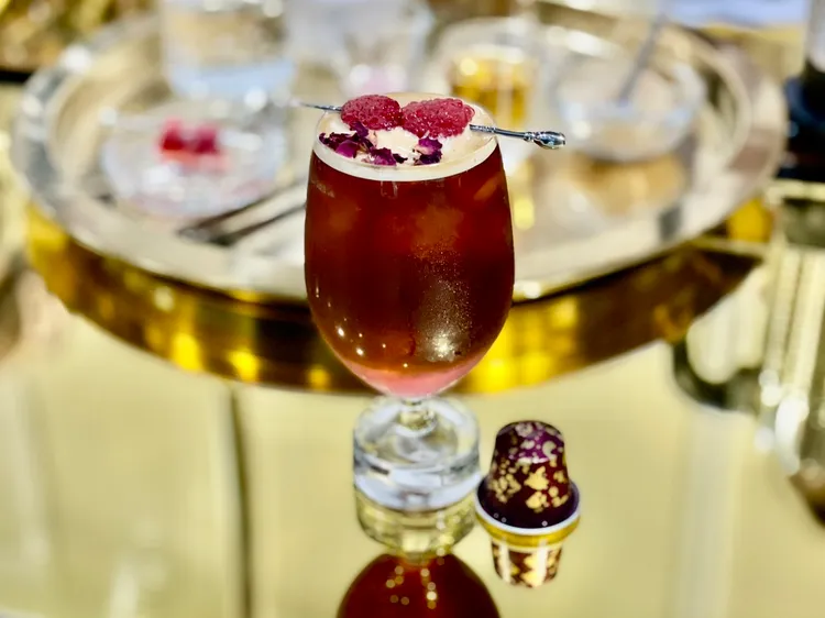 「星耀莓瑰氣泡冰咖啡」。曾仲葳攝