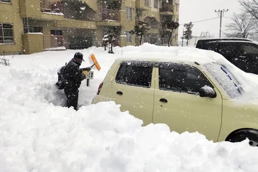 日本聖誕大雪傳災情 日媒批日相:只顧家人團聚
