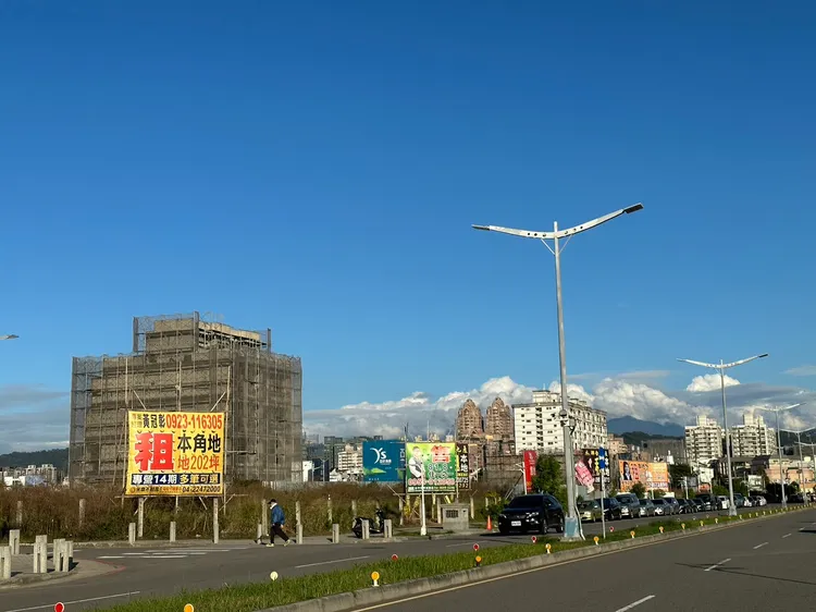 下半年全台房市如入寒冬，政府再拋出利空政策，引起議論。王鈞生攝