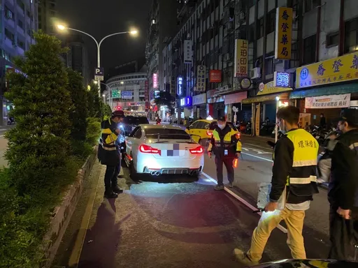 改裝車噪音擾民影響交安 中和警攜手環保局重點路段稽查
