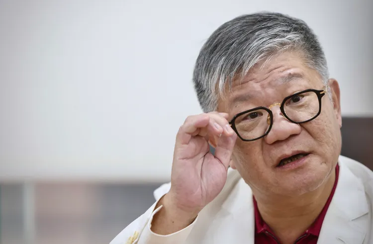 龍邦董座劉偉龍召開記者會，透露將召開股東臨時會。林林攝