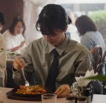 滿島光在劇中最愛去吃拿坡里義大利麵。Netflix提供