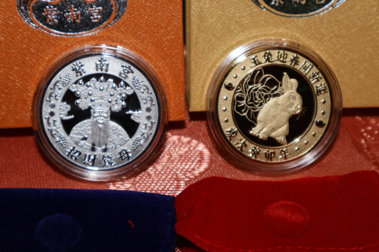 今年一樣有金、銀2款錢母。田兆緯攝