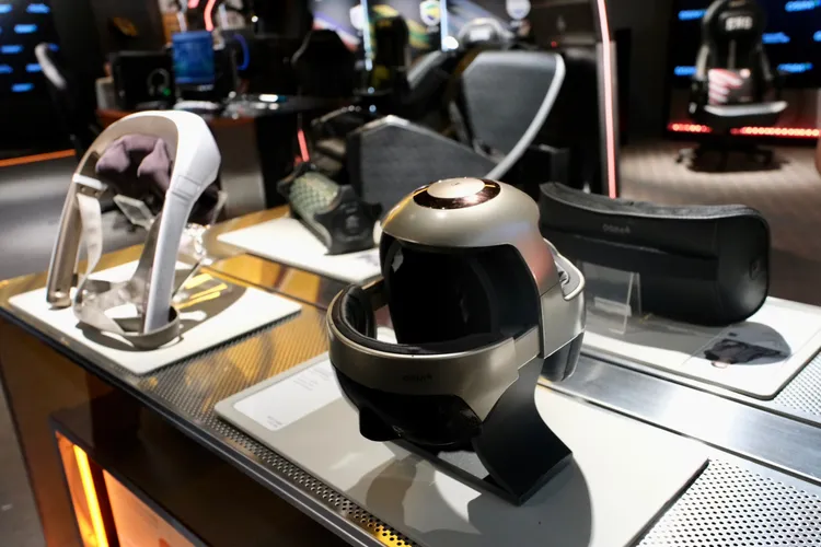 「「備戰寶庫」有多款小型按摩器。陳志淵攝