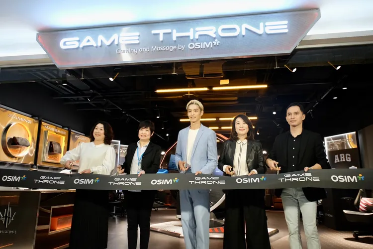 曹佑寧今天(12/8)出席GAME THRONE開幕剪綵。陳志淵攝