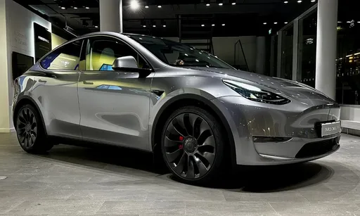 特斯拉Model Y推兩款新色　實車搶先被網友曝光