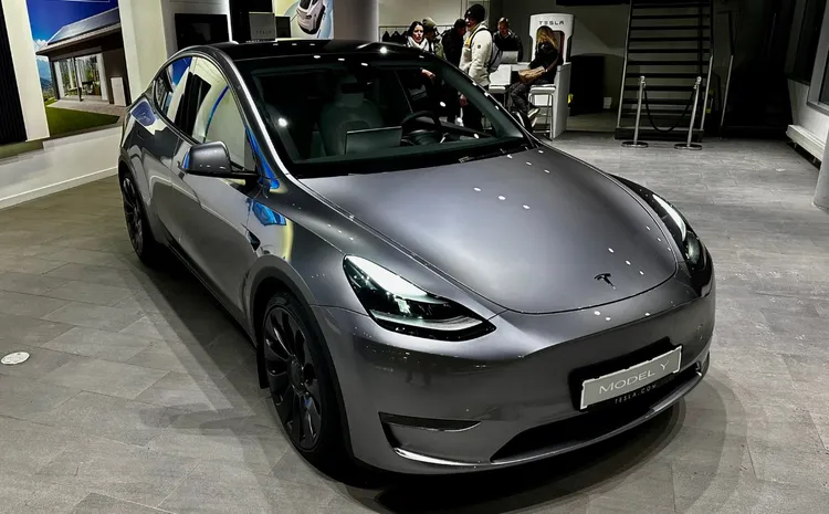 Model Y快銀色實車。圖片來源：@thirionremithirionremi的推特