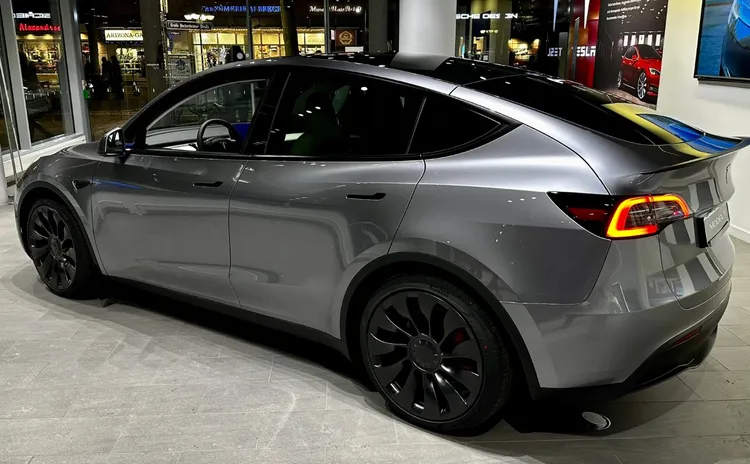 Model Y快銀色實車。圖片來源：@thirionremithirionremi的推特