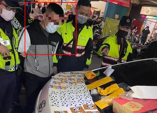 無照男開車違規遭攔查　「這舉動」被警抓包GG了