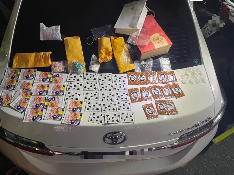 警方在陶男車上查獲大量毒品。翻攝畫面
