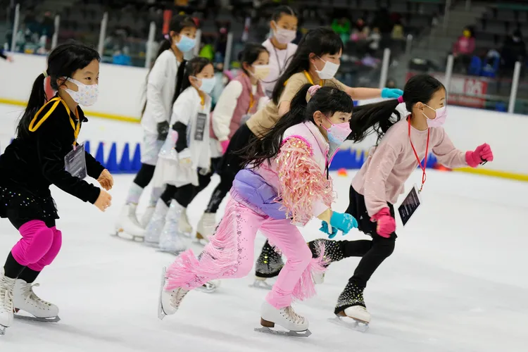 「台北世界滑冰日」今天依舊在台北小巨蛋冰上樂園熱鬧登場。滑冰協會提供