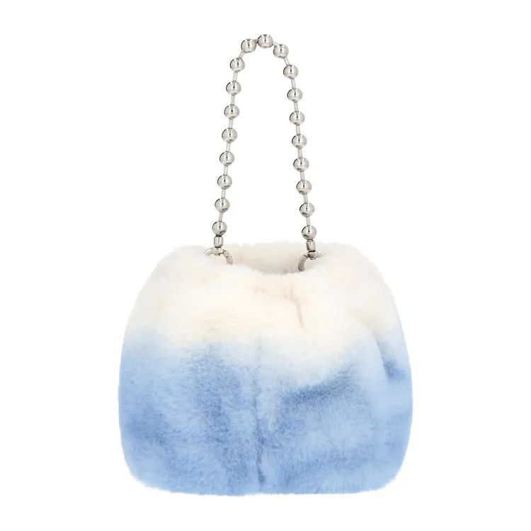 CHARLES & KEITH Aldora毛毛水桶包，1990元。品牌提供