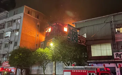 新店男子獨居無水無電公寓　屋內抽菸不慎引發大火
