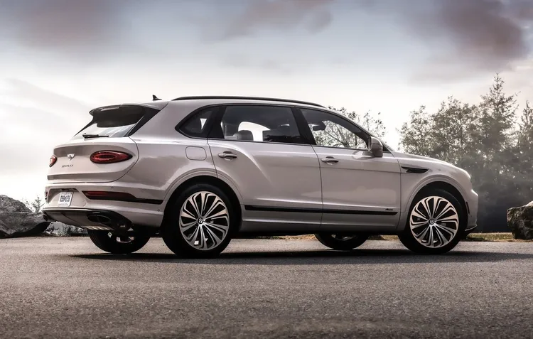 新車將軸距大幅加長逼近三米二。原廠提供