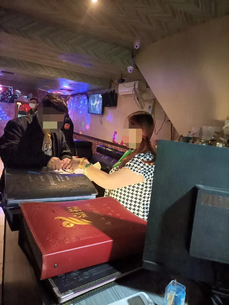 新北市新店工業區違規營業視聽歌唱業，公安稽查小組再次出動!!!