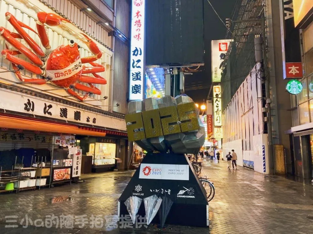 根據知名部落客「三小a的隨手拍寫」作者表示,他曾在今年6至7月疫情期間造訪道頓堀,當時的晚上7點的街道超級冷清。三小a的隨手拍寫提供,非經授權請勿轉載