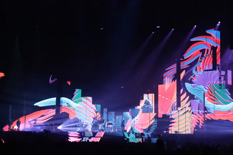 安溥舞台沒有重重機關，只有滿滿的文字。朱世閎攝