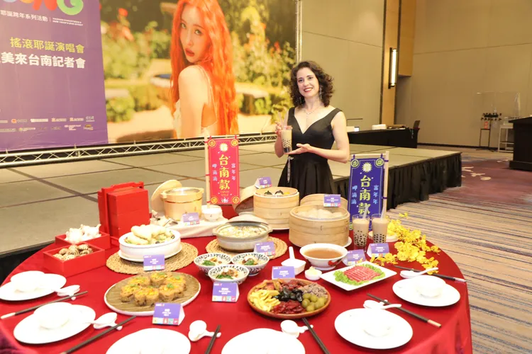 桌上滿滿台南味。市府提供