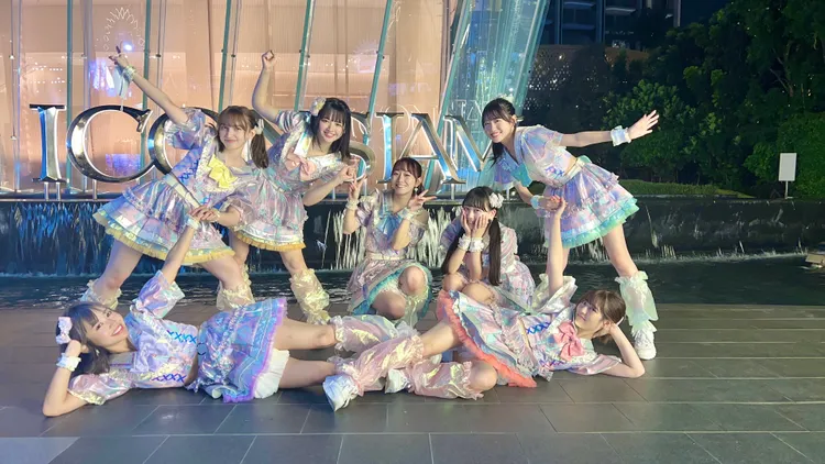 德日混血成員早瀨Neol（後排左）訪台前2天剛好過19歲生日，期待台灣粉絲為她慶祝。ASOBISYSTEM提供