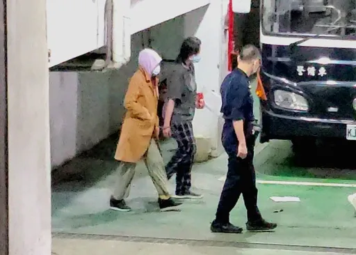北市殯葬處女官員涉貪連環爆被收押! 上銬畫面曝光