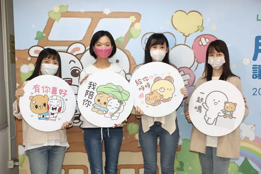 終止言語暴力 4大創作者LINE公益貼圖「用愛呼呼」