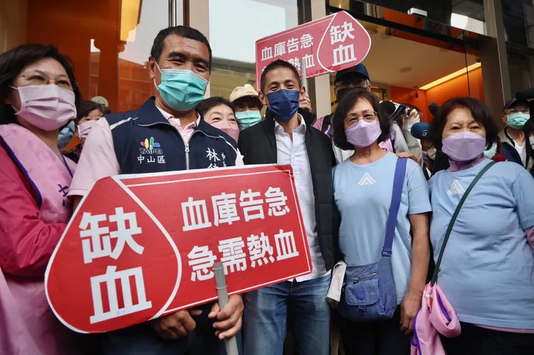 吳怡農參加捐血活動但沒捐血。林林攝