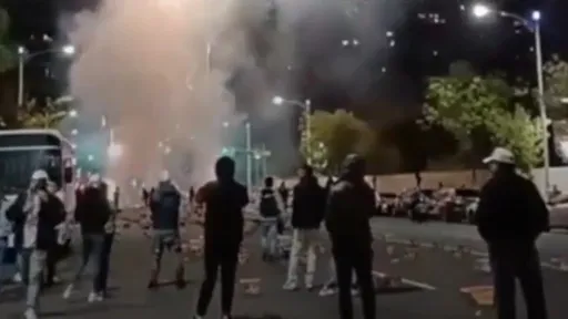 高雄遶境隊伍天炮喧囂塵上 警當場開單環保局將開罰最高10萬元