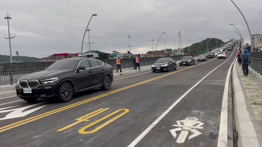 南方澳大橋通車 百車排隊體驗!遊客爭睹漁港美景