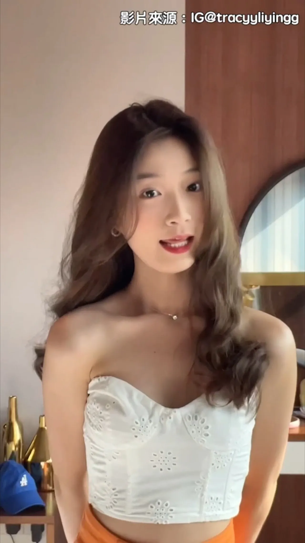 网友喊萌妹子实在太甜了。本影片截图经「IG@tracyyliyingg」授权刊登