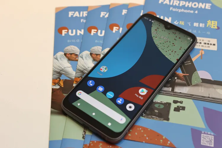 採用6.3吋Full HD+顯示螢幕。翁玉信攝