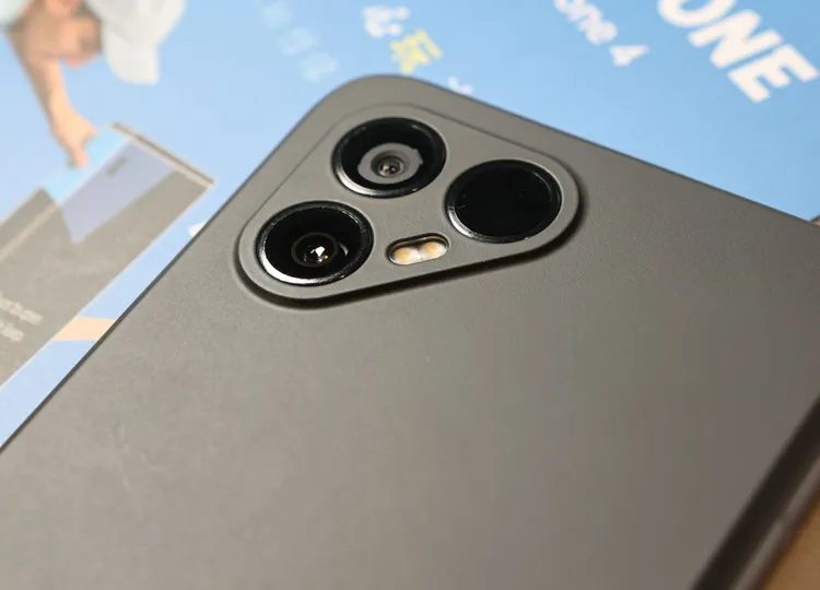 後置鏡頭採用4800萬雙鏡頭與2500萬前置鏡頭。翁玉信攝