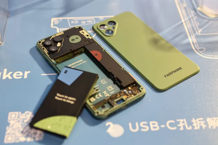 電池採可拆式設計。翁玉信攝