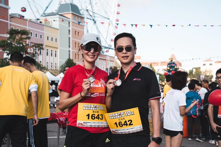 賈永婕與老公王兆杰經常一銅運動健身、長跑，神仙眷侶羨煞眾人。翻攝自賈永婕臉書