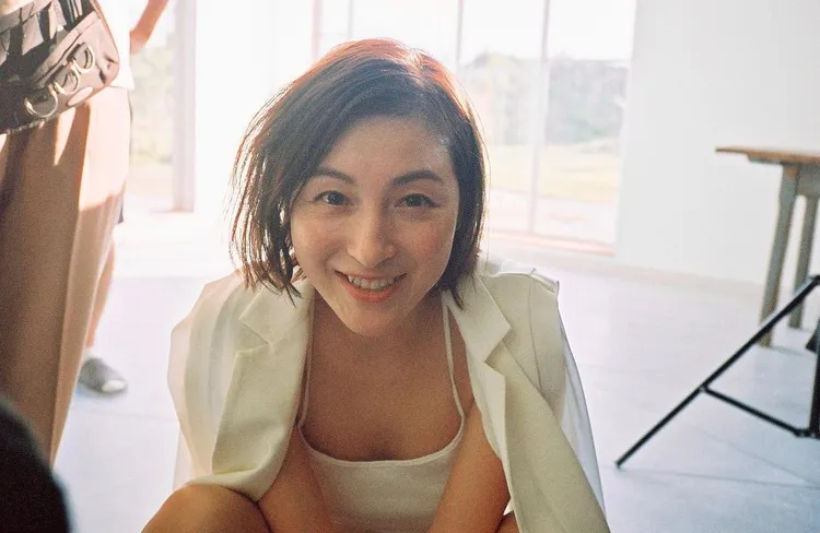 廣末涼子當年以甜美、清新風格被譽為「20世紀末最後的美少女」。翻攝hirosue.ryoko_book_official IG