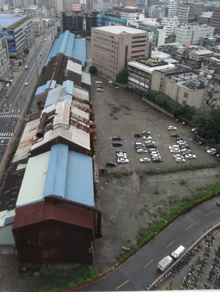 國泰中和大案原為工業區，歷經都市計畫變更與都更重建，預計最快明年動工。市府提供