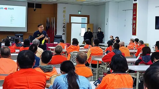 巡守隊員協力犯罪預防 中和警傳授執勤技能