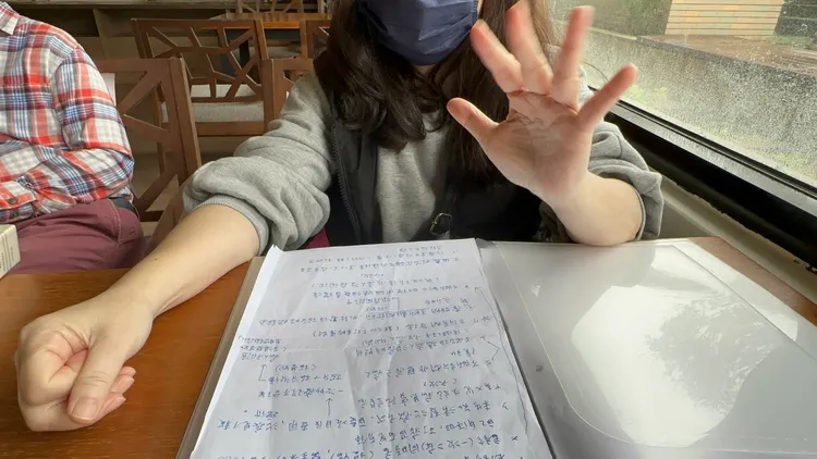 賴女回憶當時就診仍心有餘悸，遭醫師這樣浮濫收費心有不甘。曾佳俊攝