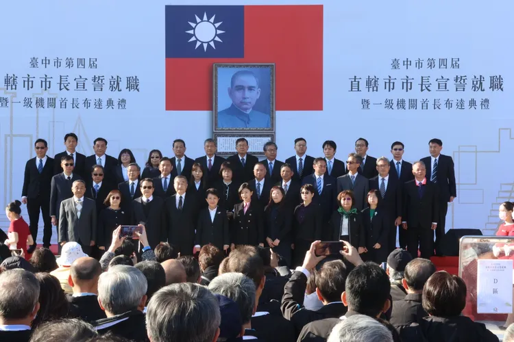 台中市長盧秀燕昨天與市府新任小內閣舉行連任宣誓就職典禮，獨缺一名副市長。張喆喜攝