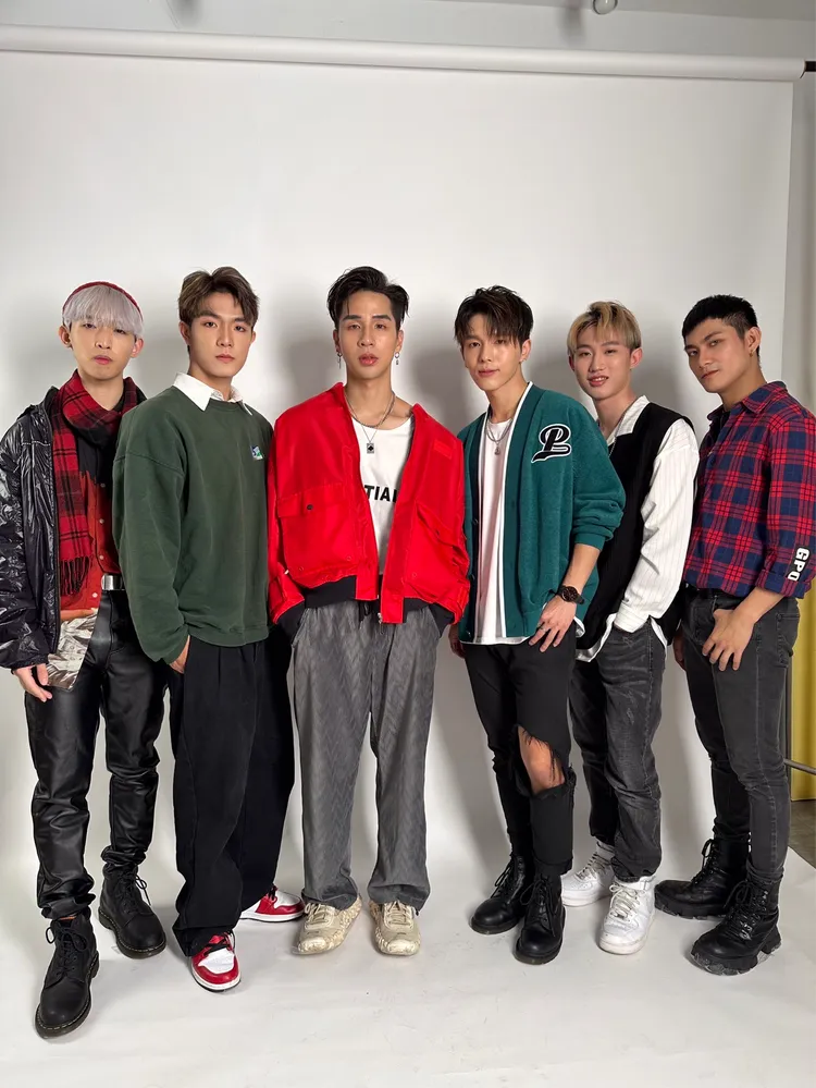 尊揚（左起）、子超、紀源、吳信翰、川祐、徐承宏帥氣登場，號召粉絲齊做公益。