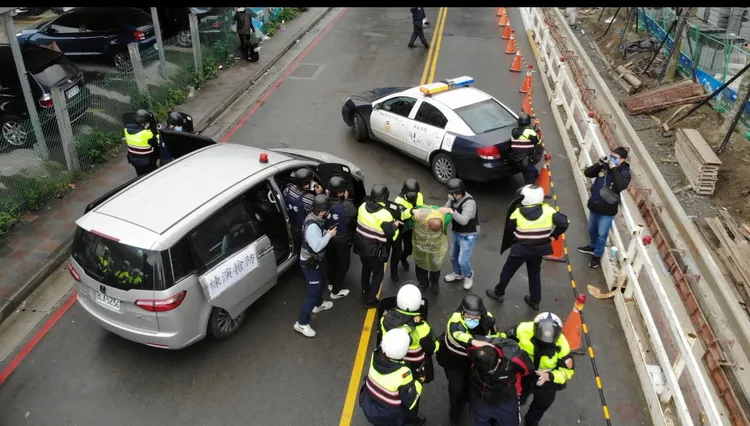 警方出動空拍機參與這次的演練。翻攝畫面