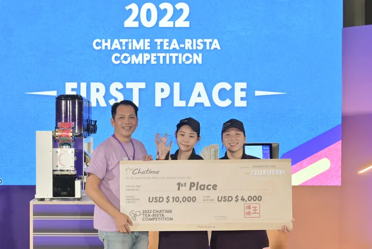 標準挑戰賽冠軍隊伍來自加拿大，由六角集團董事長王耀輝親自頒發獎金。業者提供