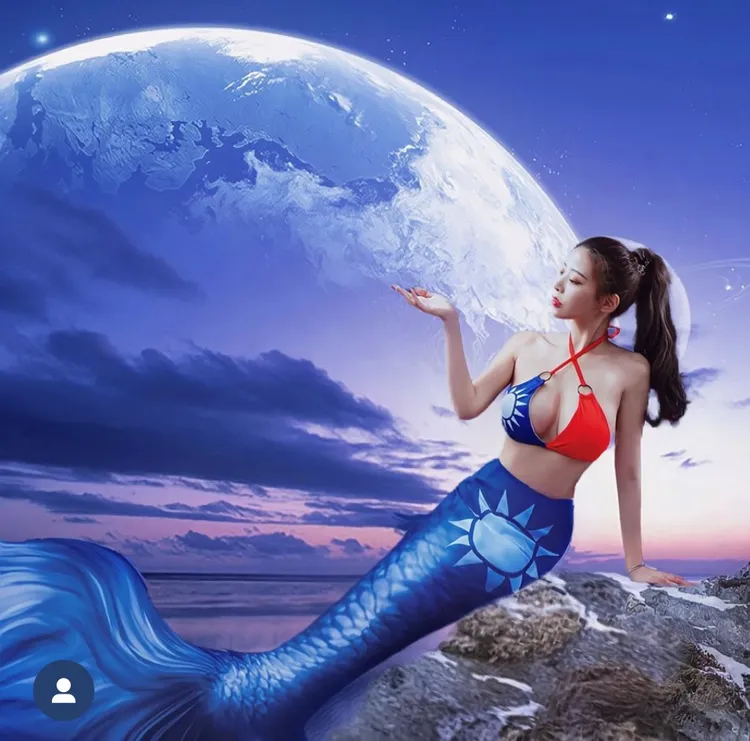 玟妡的國旗美人魚吸引上萬人按讚。JKF提供