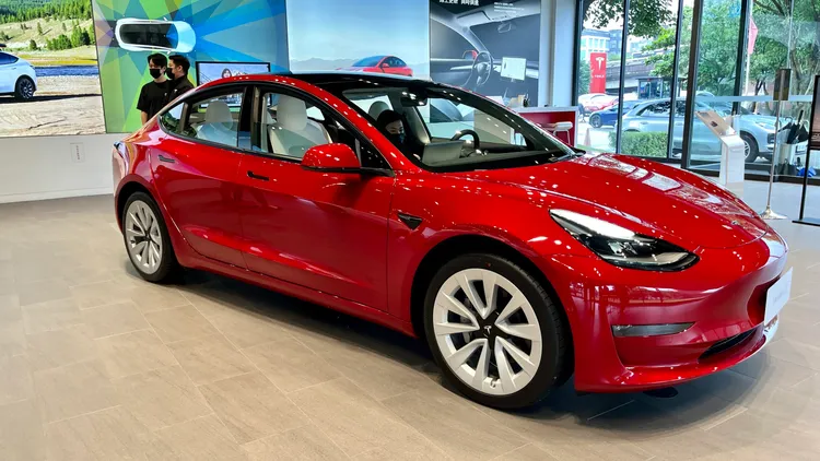 Model 3目前在國內已暫停接單，市場預估未來將導入改款車型。資料照片